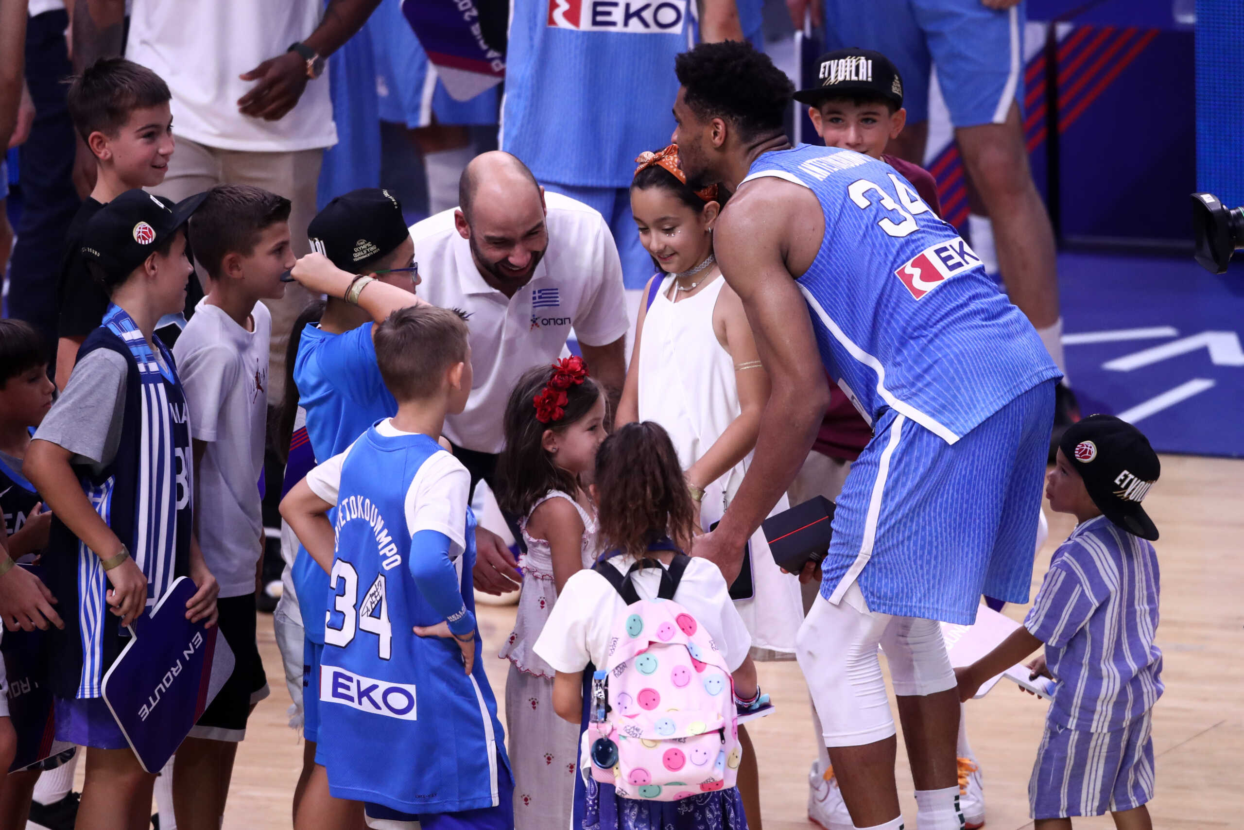 Εθνική μπάσκετ: Γιάννης Αντετοκούνμπο και Βασίλης Σπανούλης πανηγύρισαν με τα παιδιά τους στο παρκέ