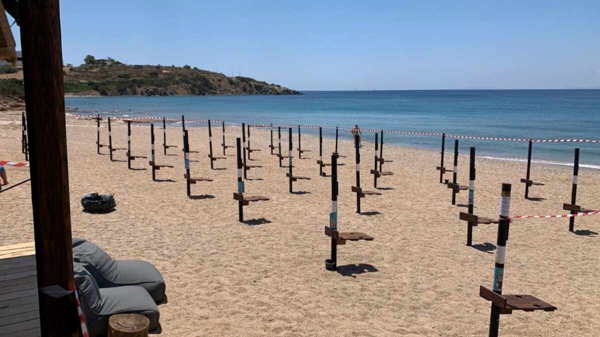 Εκτεταμένοι έλεγχοι σε 14 παραλίες για παραβάσεις με ομπρελοκαθίσματα – Επιβλήθηκαν πρόστιμα άνω των 350.000 ευρώ