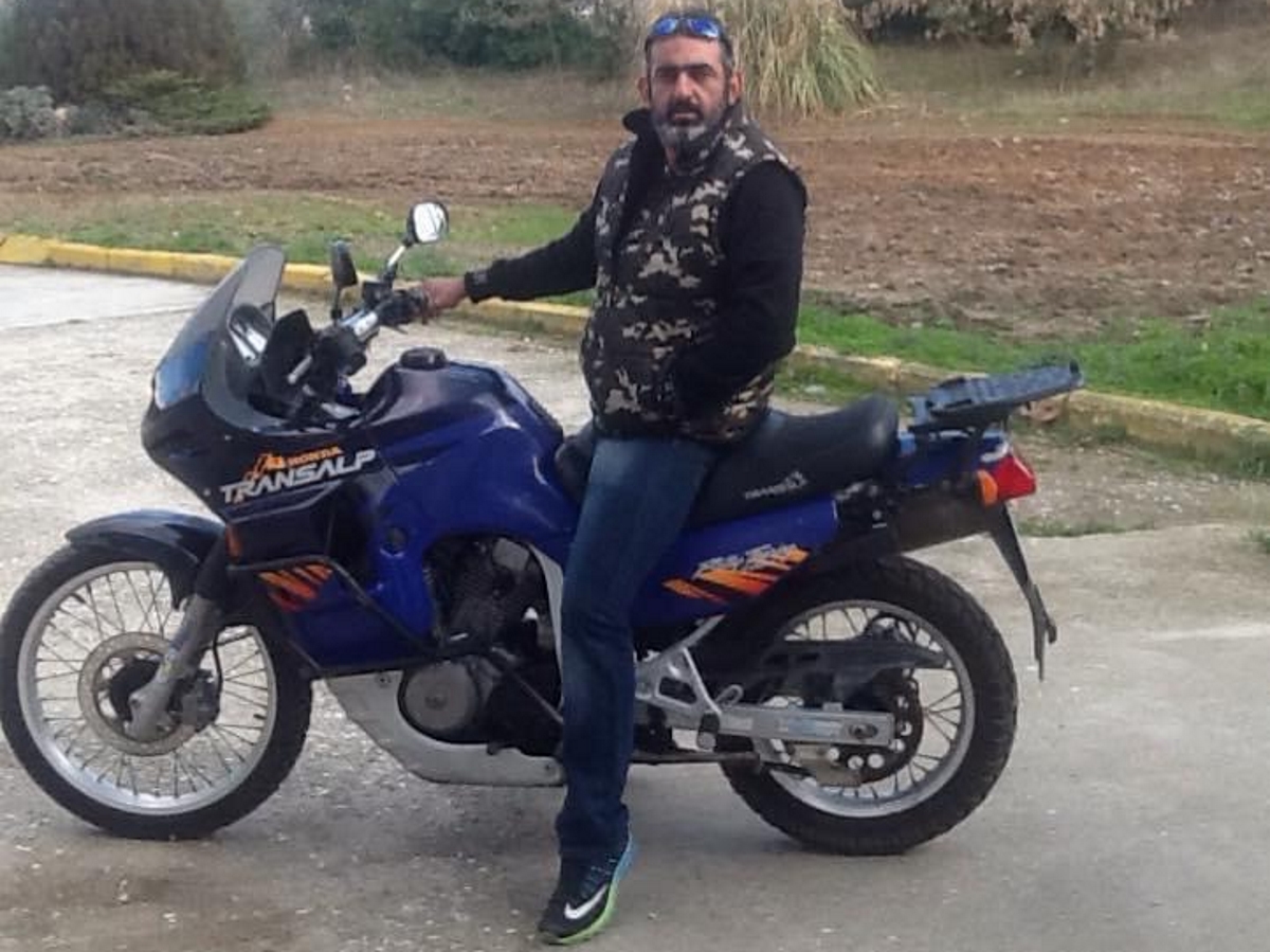 Χαλκιδική: «Χτύπησε σοβαρά και δεν άντεξε» – Απαρηγόρητοι οι συγγενείς του οδηγού απορριμματοφόρου που ξεψύχησε μετά από παράσυρση