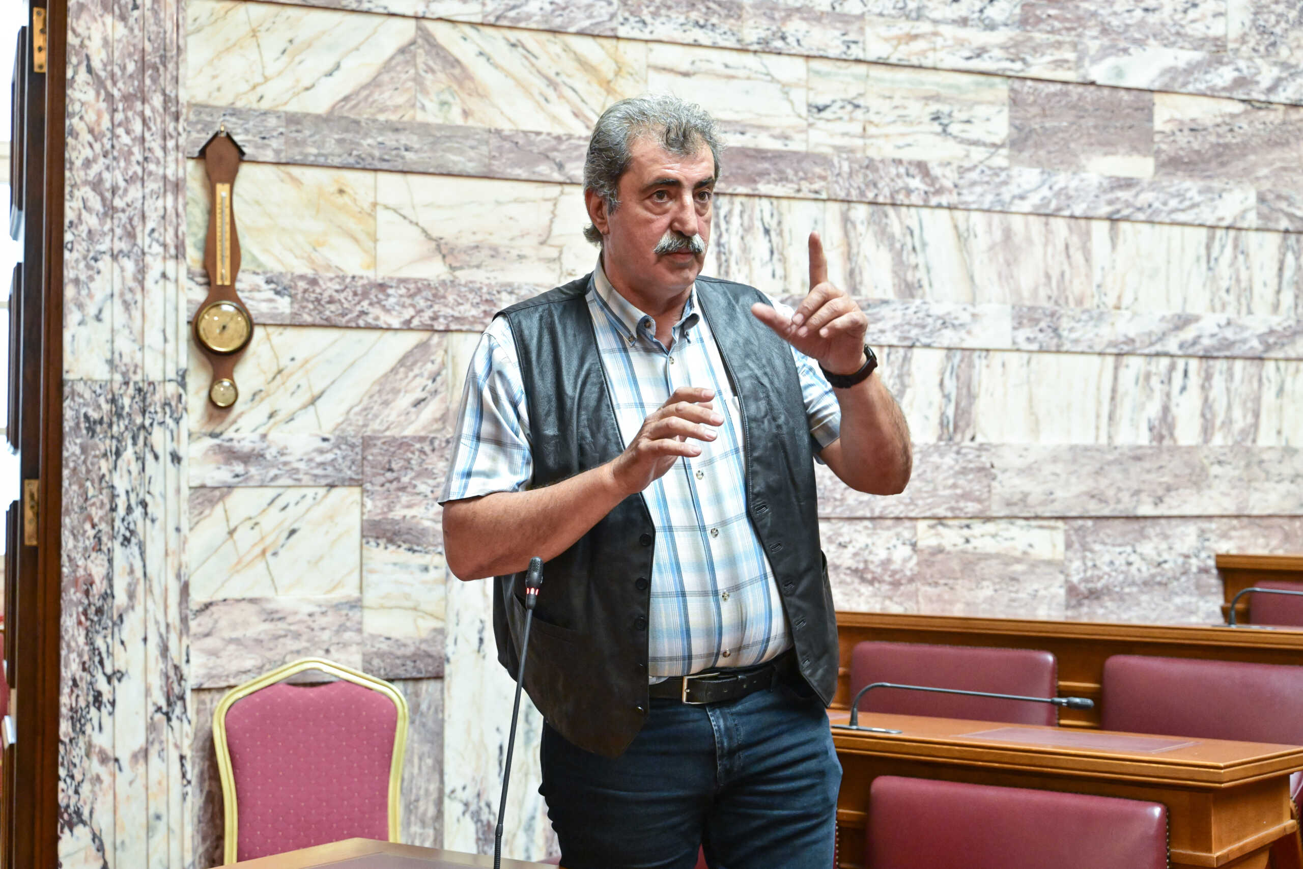 Παύλος Πολάκης: Το σόου μετά τη διαγραφή από την ΚΟ του ΣΥΡΙΖΑ, τα δάκρυα της Λινού και η κατακραυγή για το bullying