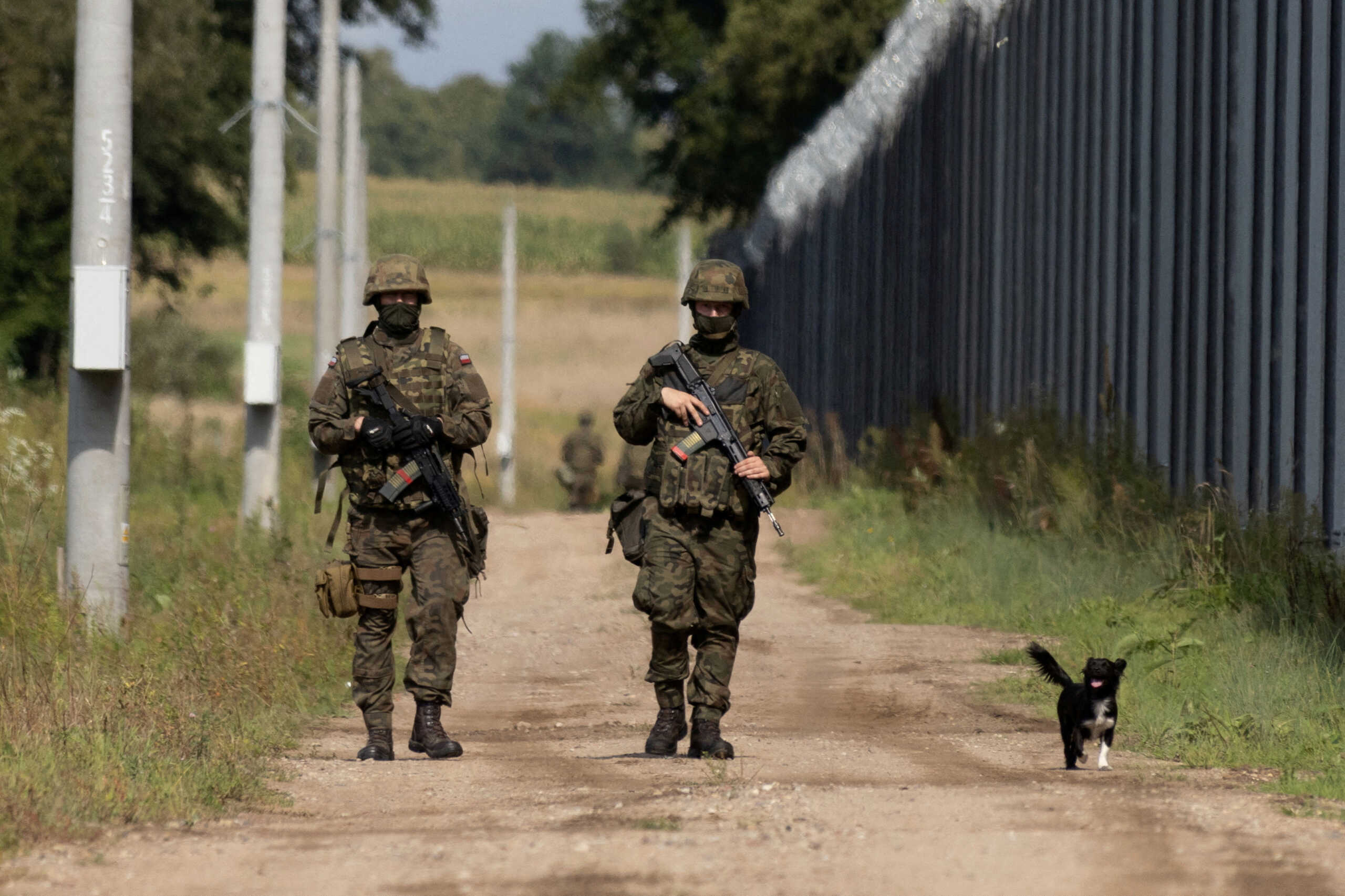 Η Πολωνία ενισχύει τον στρατό της στα σύνορα με Ρωσία και Λευκορωσία και δηλώνει έτοιμη για σύγκρουση