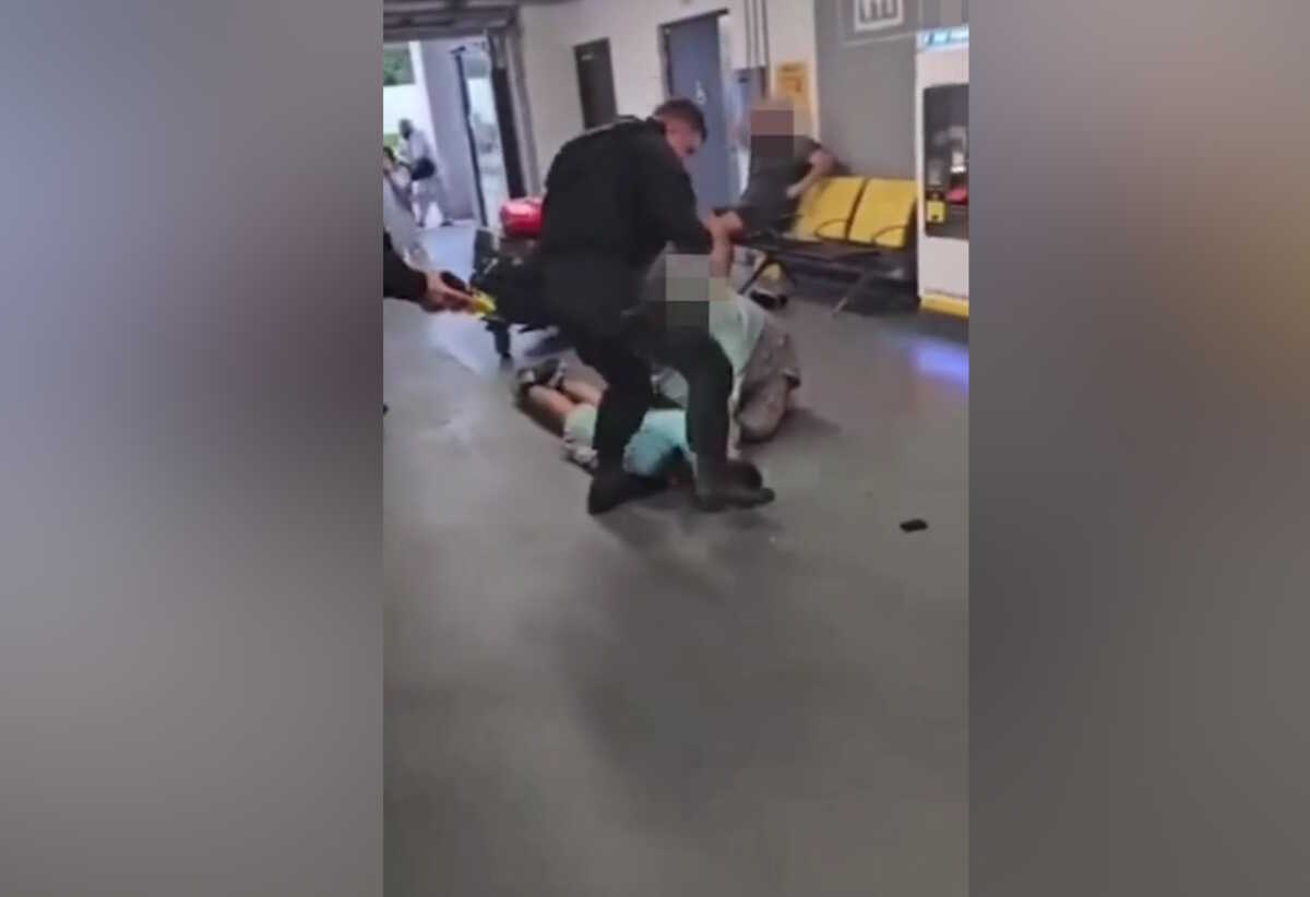 Βρετανία: Άγριος ξυλοδαρμός άνδρα από αστυνομικό στο αεροδρόμιο του Μάντσεστερ, τον πάτησε στο κεφάλι
