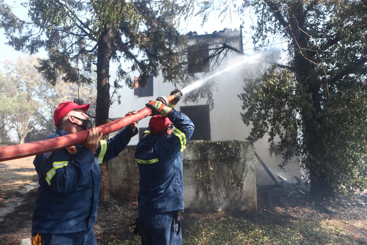 Βασίλης Κικίλιας: Οι πυροσβεστικές δυνάμεις έδωσαν σκληρή μάχη για να αντιμετωπιστούν 68 πυρκαγιές σε όλη τη χώρα