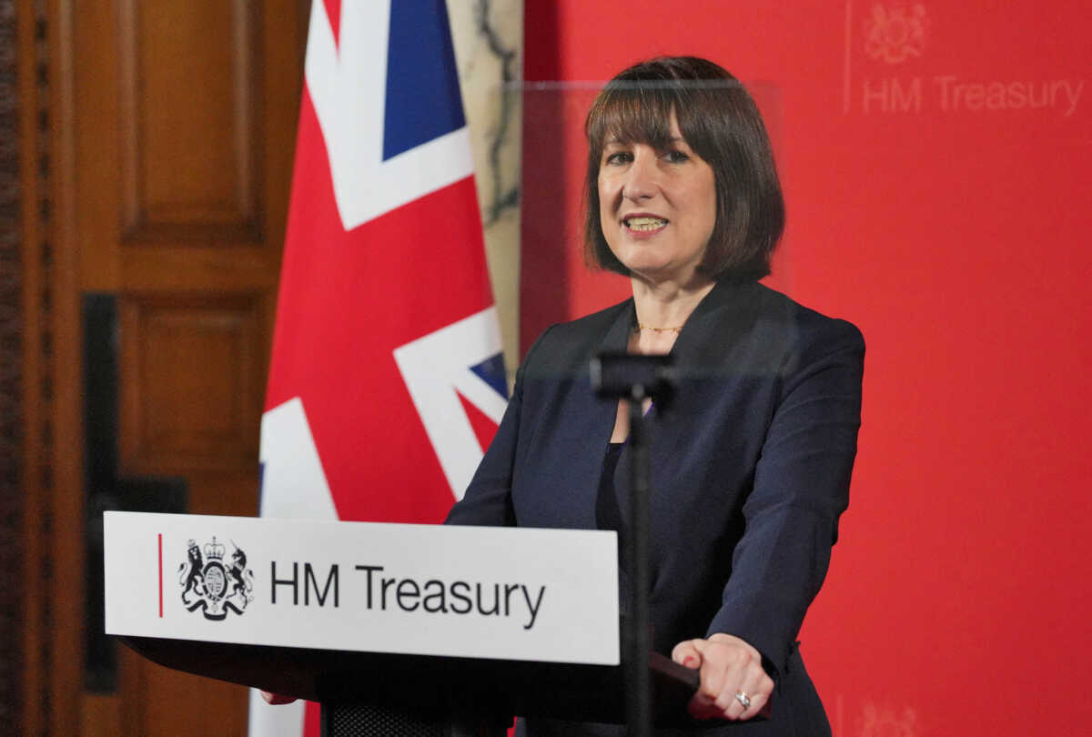 Βρετανία: Η υπουργός οικονομικών καταγγέλλει τους Συντηρητικούς πως άφησαν «τρύπα» 22 δισ. λιρών στα δημοσιονομικά