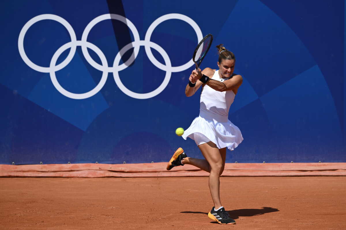Μαρία Σάκκαρη – Μάρτα Κόστιουκ 1-2: «Λύγισε» μετά από αγώνα τριών ωρών και αποκλείστηκε από τη συνέχεια των Ολυμπιακών Αγώνων η Ελληνίδα τενίστρια