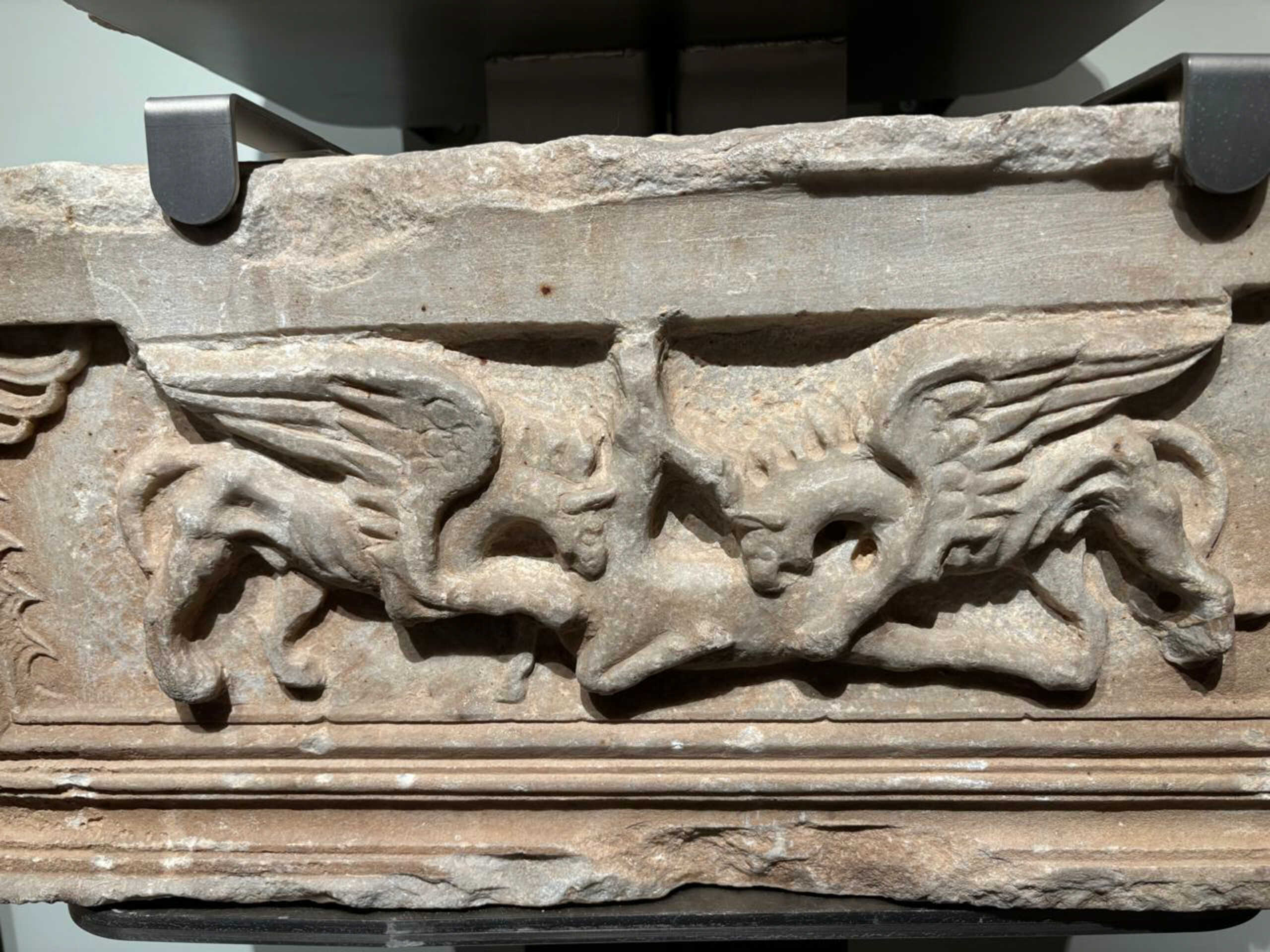 Σαμοθράκη: Εικόνες από το ανακαινισμένο αρχαιολογικό μουσείο που εγκαινίασε η Λίνα Μενδώνη