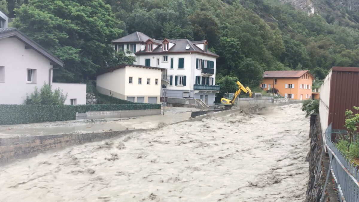 Ελβετία: Εντείνεται η αγωνία για τους αγνοούμενους από τη φονική κακοκαιρία με τις καταρρακτώδεις καταιγίδες