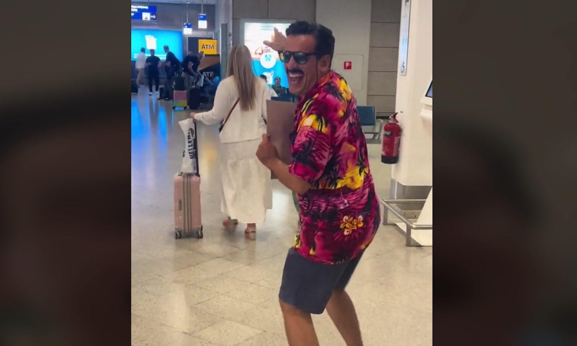 Θάνος Κιούσης: Η απίστευτη φάρσα που έκανε στη σύζυγό του στο αεροδρόμιο – «Καλώς ήρθες μετά από 4 χρόνια φυλακή»