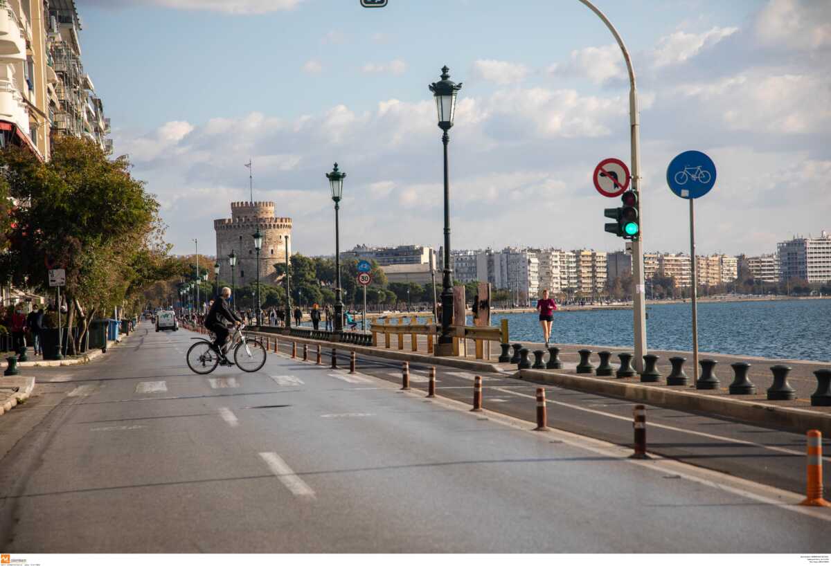 «Σαρώνει» τη Θεσσαλονίκη ο κορονοϊός: Νέα αύξηση κρουσμάτων δείχνει έρευνα του ΑΠΘ