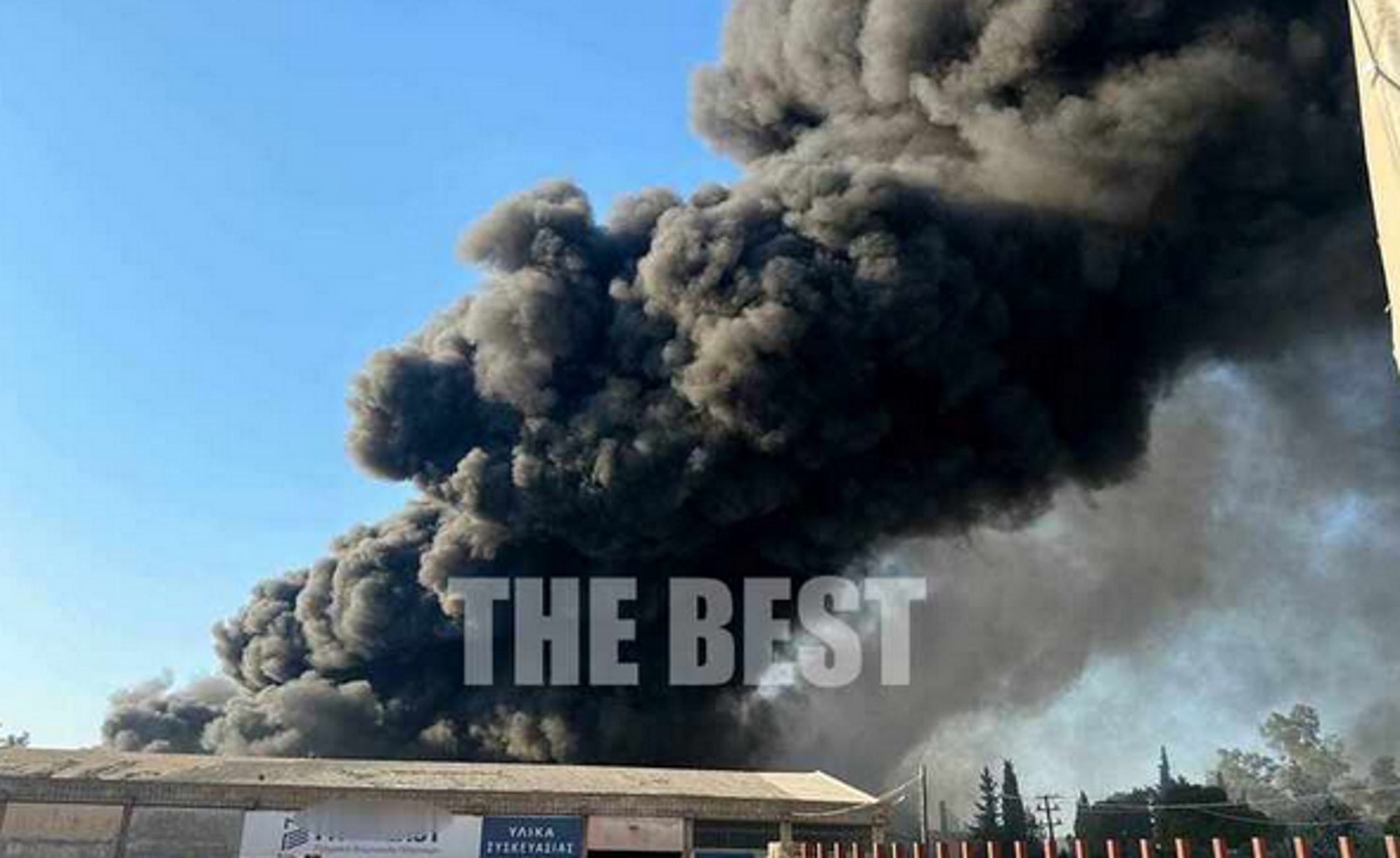 Αχαΐα: Ανησυχία για το τοξικό νέφος που προκάλεσε η φωτιά σε εργοστάσιο πλαστικών στο Γομοστό