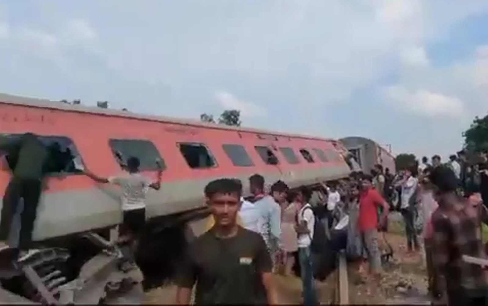 Ινδία: Τουλάχιστον δύο νεκροί από εκτροχιασμό βαγονιών τρένου στην Ουτάρ Πραντές