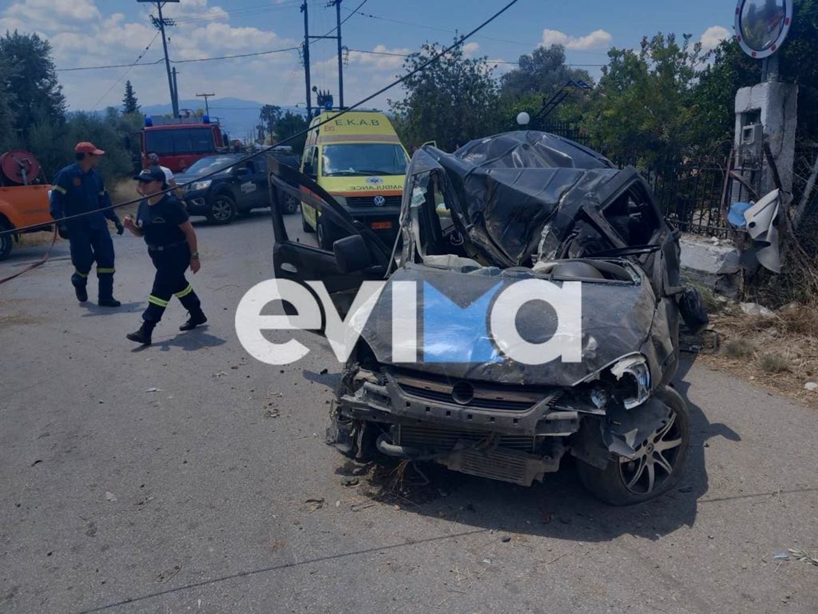 Εύβοια: Αυτοκίνητο «καρφώθηκε» σε κολώνα της ΔΕΗ – Νεκρός ο οδηγός