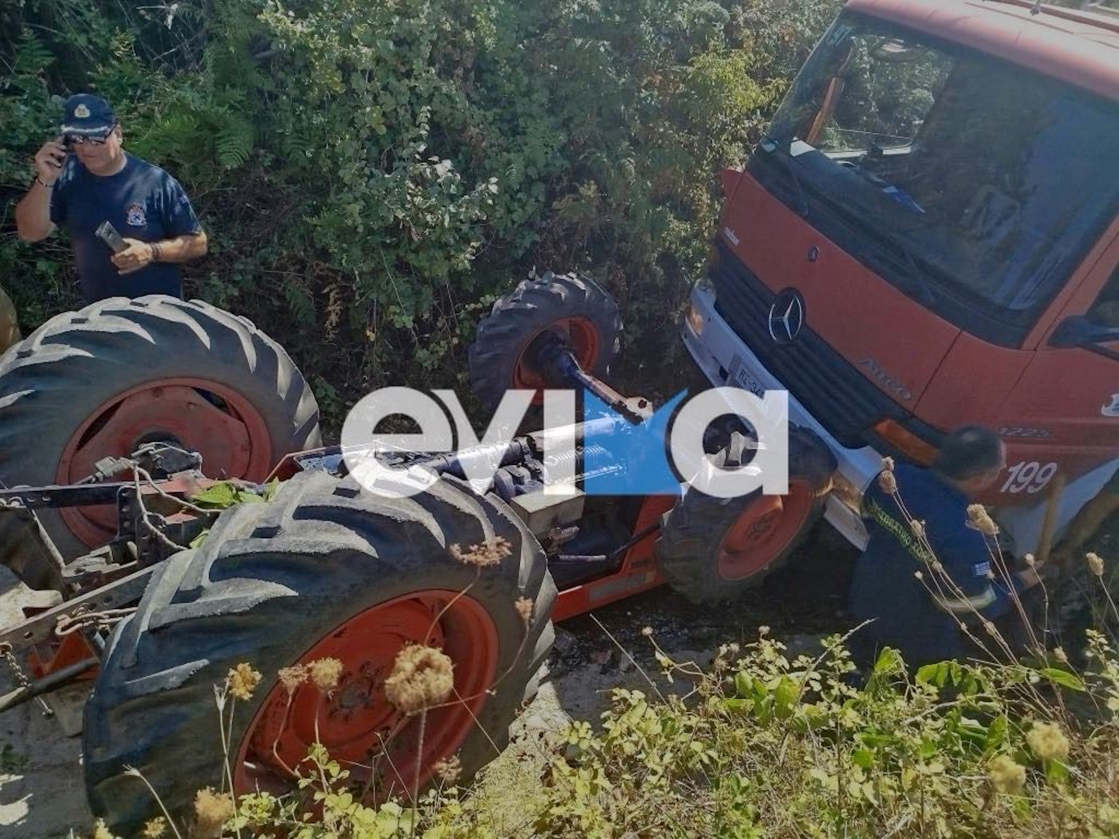 Εύβοια: Ατύχημα με τρακτέρ που αναποδογύρισε – Εγκλωβίστηκε ο οδηγός του