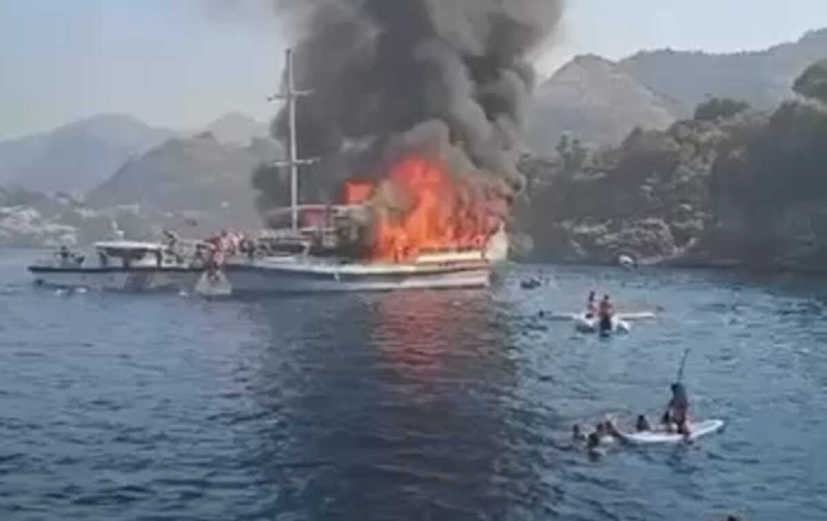 Τουρκία: Πολυτελές yacht «λαμπάδιασε» στην Μαρμαρίδα – Βίντεο με τουρίστες που πήδηξαν στη θάλασσα για να σωθούν