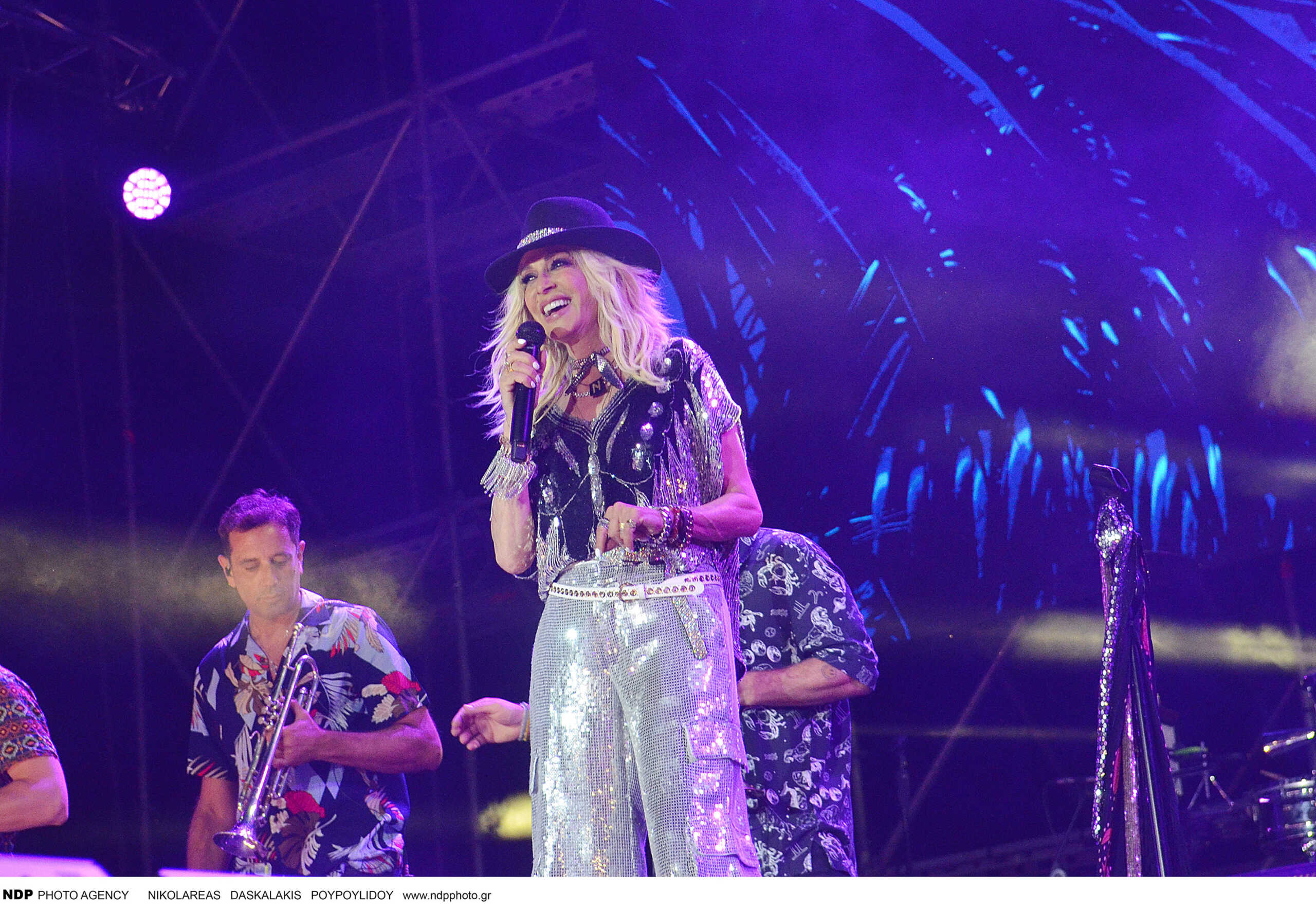 Άννα Βίσση: Μπλακ άουτ σε συναυλία της στα Χανιά – Συνέχισε να τραγουδά και ενθουσίασε
