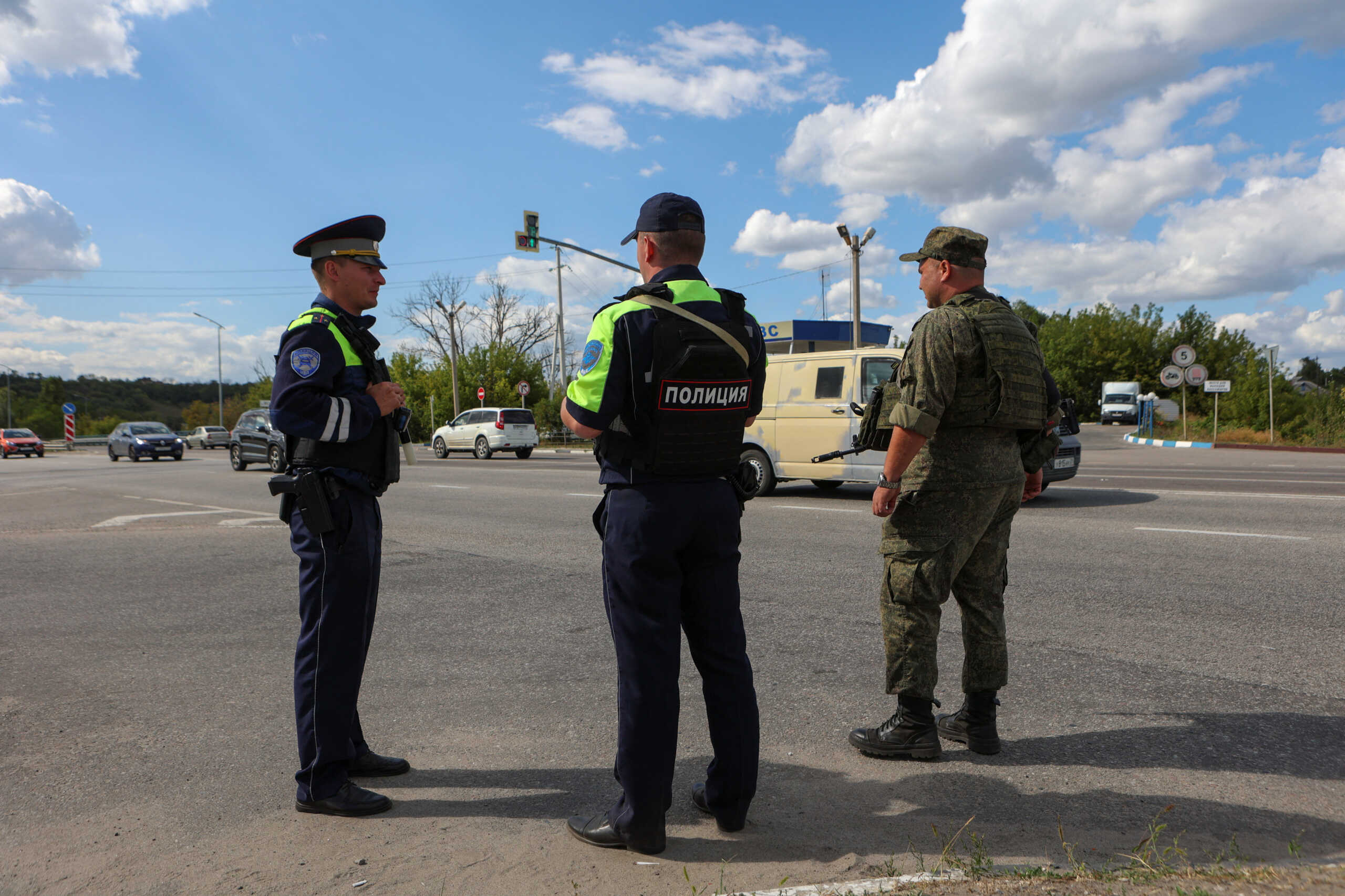 Russian police officers and military personnel stand guard at a checkpoint on the city outskirts, after a tight security regime was imposed in the region due to an incursion of Ukrainian troops, in the course of Russia-Ukraine conflict in Belgorod, Russia August 12, 2024. REUTERS