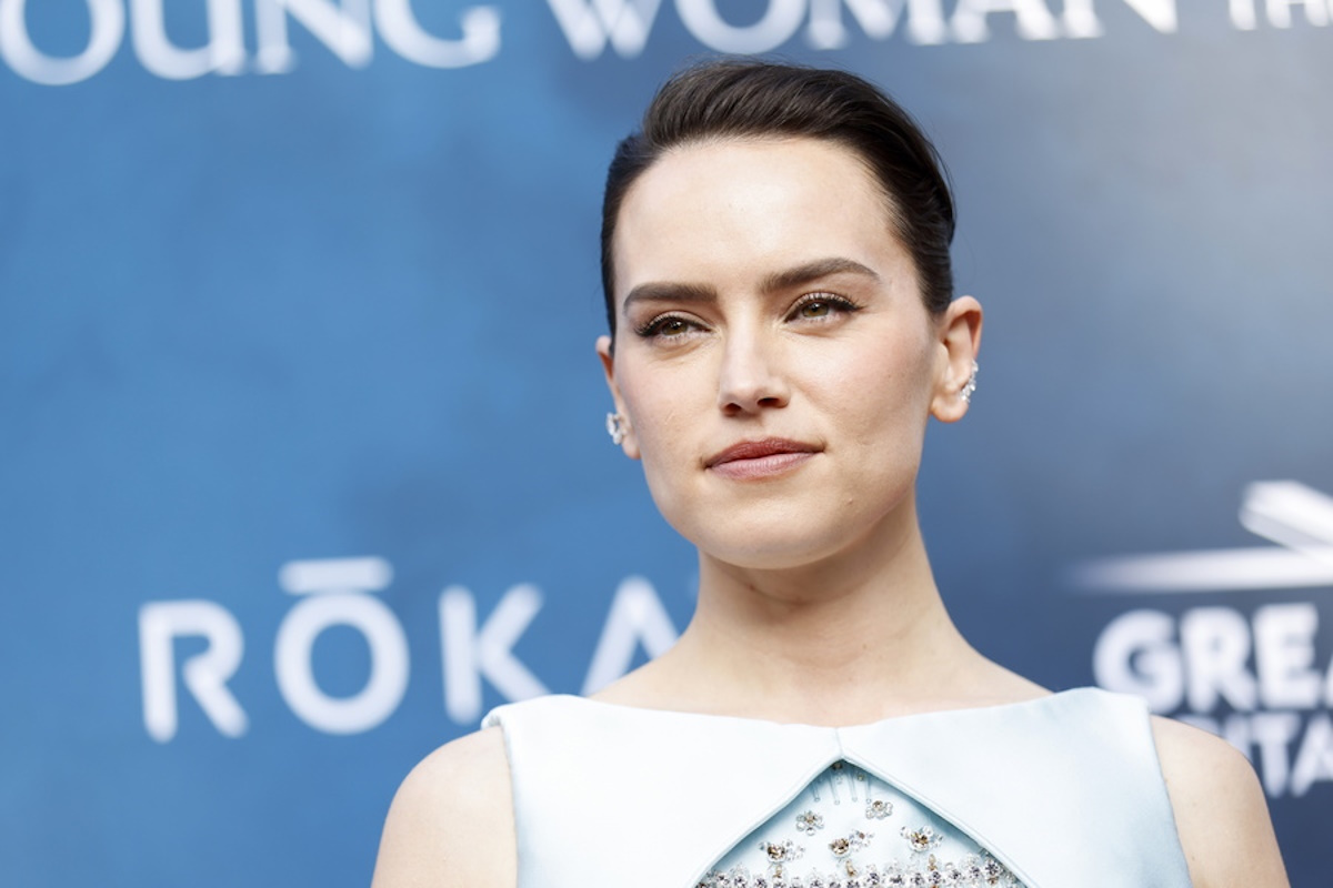 Daisy Ridley: Η ηθοποιός του Star Wars μίλησε για τη μάχη που δίνει με τη νόσο του Graves