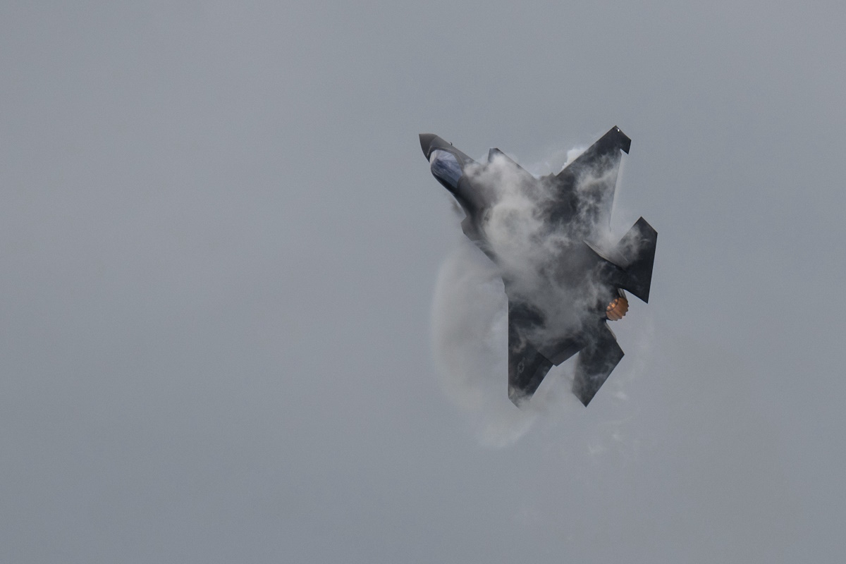 05 June 2024, Brandenburg, Sch'nefeld: An F35 from Lockheed Martin flies during the International Aerospace Exhibition (ILA) at Berlin Brandenburg Airport (BER). The trade fair will take place from June 5 to 9, 2024 under the motto "Pioneering Aerospace". Photo by: Sebastian Gollnow