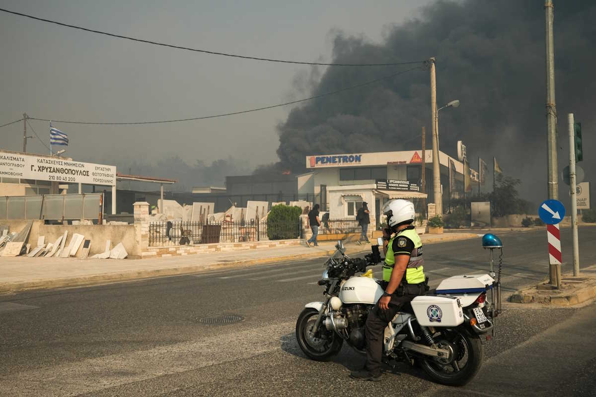 Φωτιά στην Αττική: Οι κυκλοφοριακές ρυθμίσεις σε Βαρνάβα, Μαραθώνα, Νέα Μάκρη, Διόνυσο, Πεντέλη και Παλλήνη