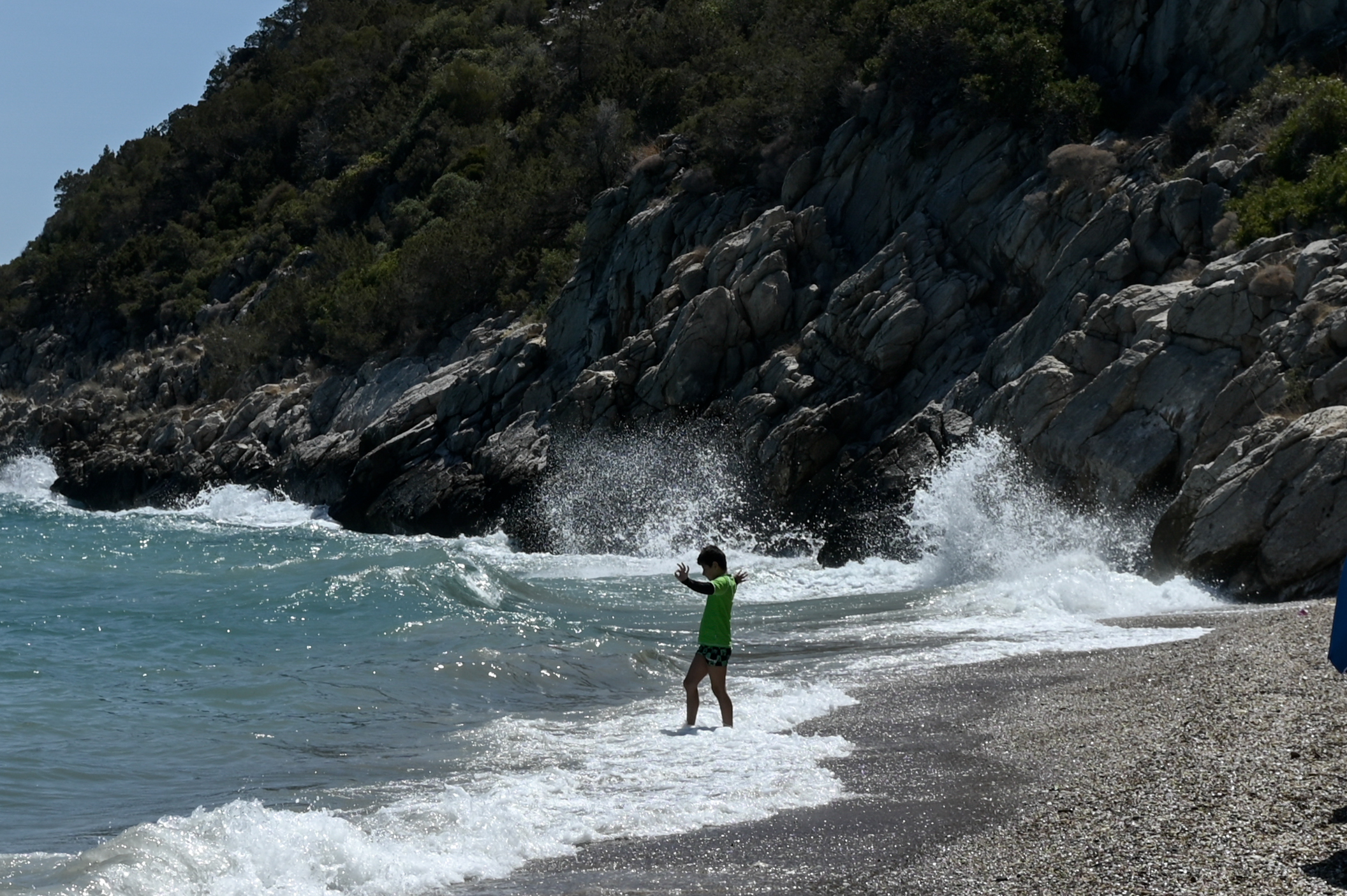 Καιρός σήμερα: Στους 39 ο υδράργυρος με ισχυρούς βοριάδες 8 μποφόρ στο Αιγαίο