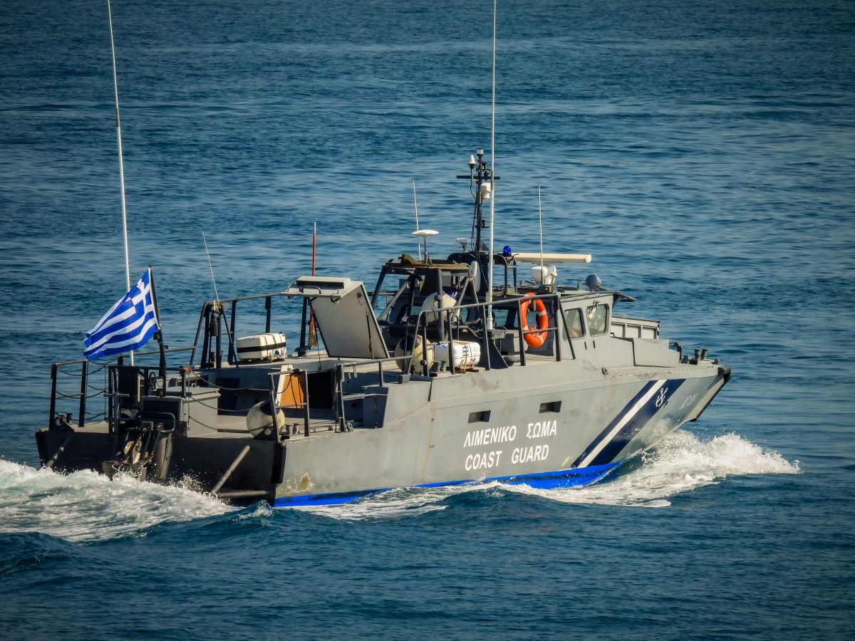 Κτηνωδία στα Μέγαρα: Έδεσαν τα πόδια  σκύλου, του έβαλαν πέτρα στο λαιμό και το άφησαν να πνιγεί – Το βρήκε ψαροτουφεκάς