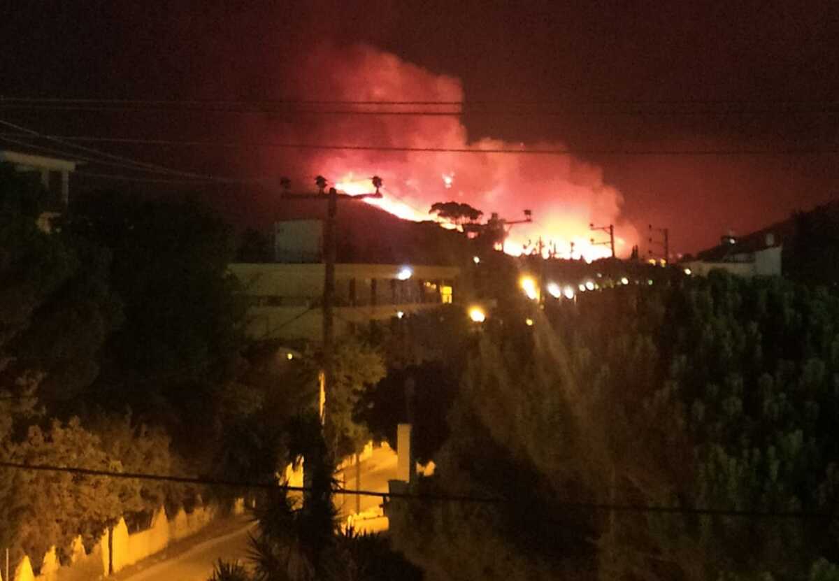 Φωτιά στην Αττική: Ήχησε το 112 στην περιοχή Βρανά Μαραθώνα