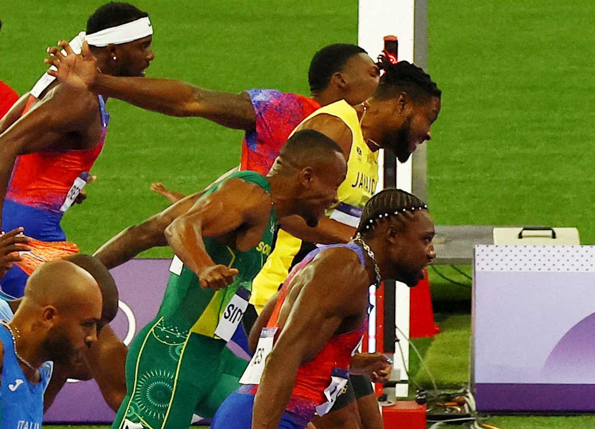 Paris 2024 Olympics - Athletics - Men's 100m Final - Stade de France, Saint-Denis, France - August 04, 2024. Noah Lyles of United States crosses the line to win gold.  REUTERS