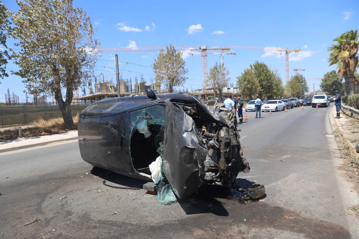 Τούμπαρε αυτοκίνητο στην λεωφόρο Ποσειδώνος, στο ύψος του Ελληνικού