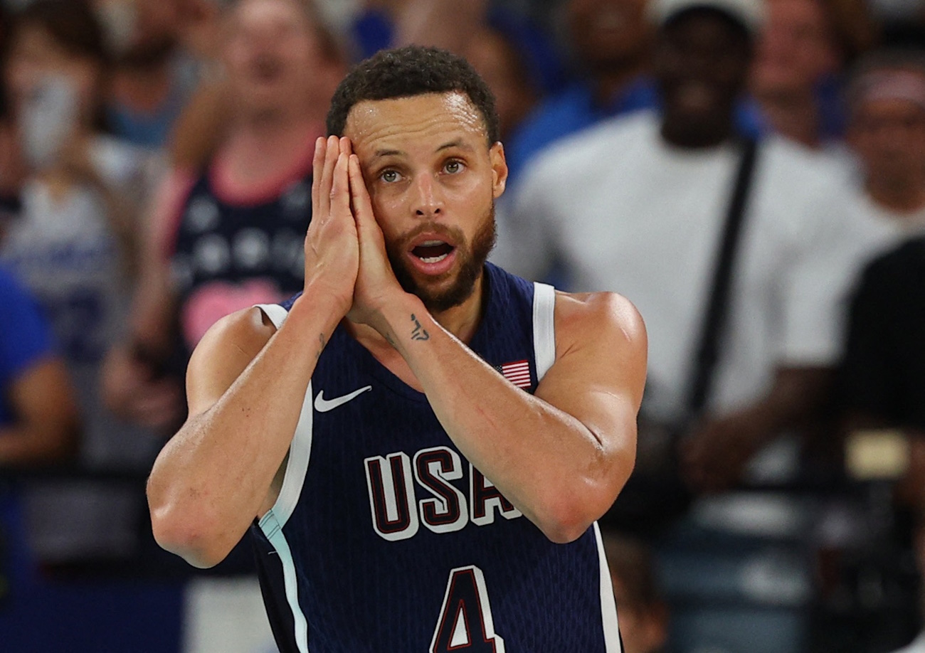 Paris 2024 Olympics - Basketball - Men's Gold Medal Game - France vs United States - Bercy Arena, Paris, France - August 10, 2024. Stephen Curry of United States reacts during the gold medal game. REUTERS