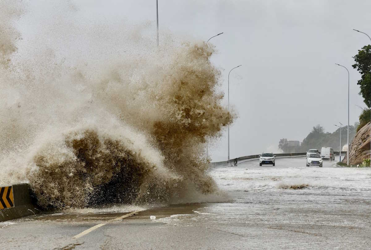 ΗΠΑ: Ο κυκλώνας Ντέμπι κατέφτασε στη Φλόριντα απειλώντας με «καταστροφικές» πλημμύρες