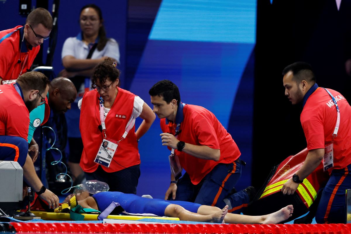 Ολυμπιακοί Αγώνες 2024: Κατέρρευσε Σλοβάκα κολυμβήτρια – Της έδωσαν οξυγόνο και τη μετέφεραν με φορείο