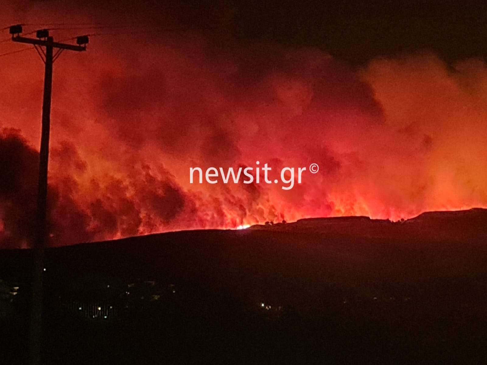 Φωτιά στο Βαρνάβα: Εφιαλτική νύχτα στις φλόγες και τιτάνια μάχη – Εκκενώνονται Μαραθώνας, Ραπεντώσα και Διόνυσος