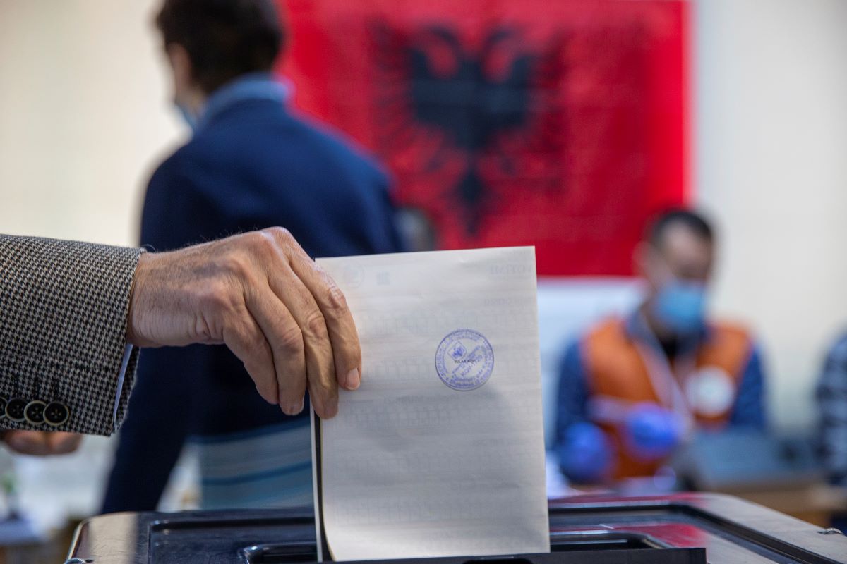 Διπλωματικές πηγές για τις εκλογές στη Χειμάρρα: Σοβαρές αμφιβολίες για το αδιάβλητο