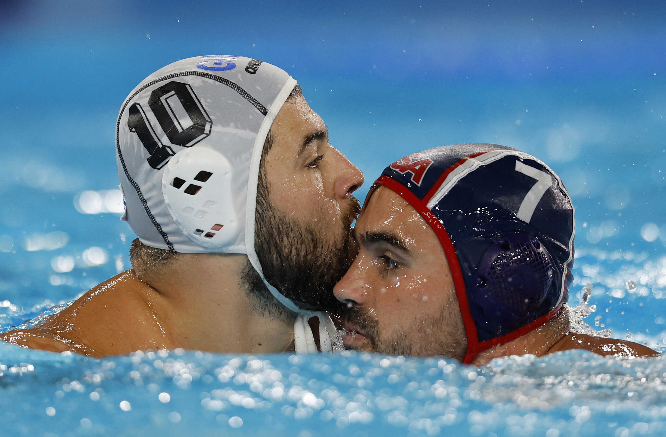 Paris 2024 Olympics - Water Polo - Men's Preliminary Round - Group A - Greece vs United States - Aquatics Centre, Saint-Denis, France - August 01, 2024. Konstantinos Kakaris of Greece in action against Ben Hallock of United States REUTERS