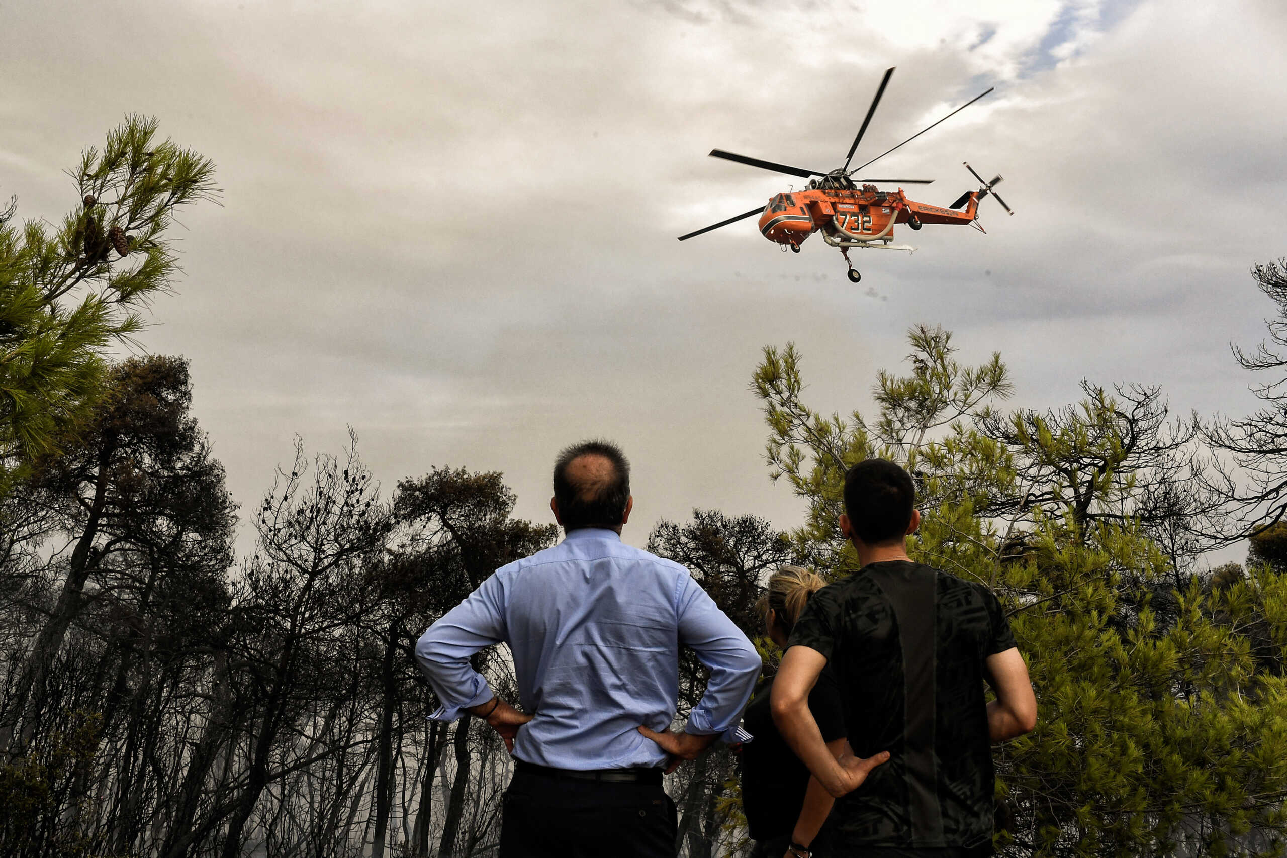 Φωτιά στην Καλαμπάκα: Σηκώθηκαν 10 εναέρια μέσα για κατάσβεση