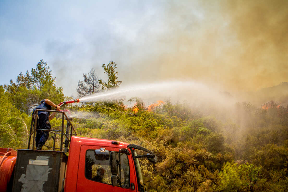 Ακραίος κίνδυνος πυρκαγιάς την Κυριακή σε 4 περιοχές λόγω ισχυρών ανέμων