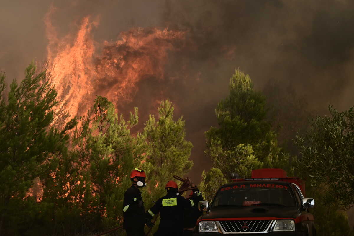 Φωτιά στην Αττική: Τι είναι και πως λειτουργεί ο μηχανισμός «Κρατική Αρωγή» για τους πληγέντες