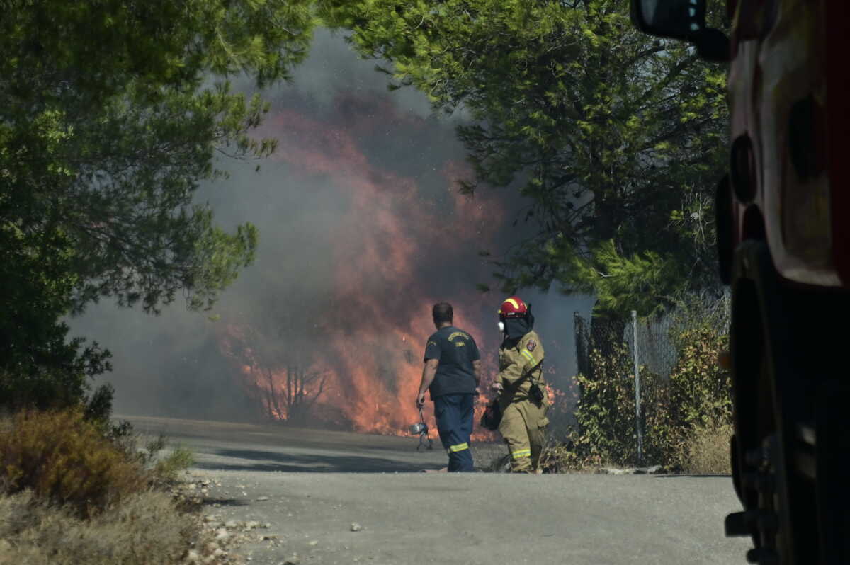 Φωτιά στην Αττική: Υποχρεωτική παύση χειρωνακτικών εργασιών σε εξωτερικό χώρο στον Βορειοανατολικό Τομέα