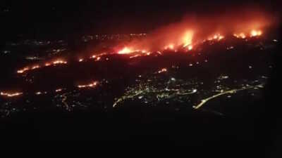 Φωτιά στην Αττική: Απόκοσμες εικόνες από αέρος – Βίντεο από επιβάτες αεροπλάνων