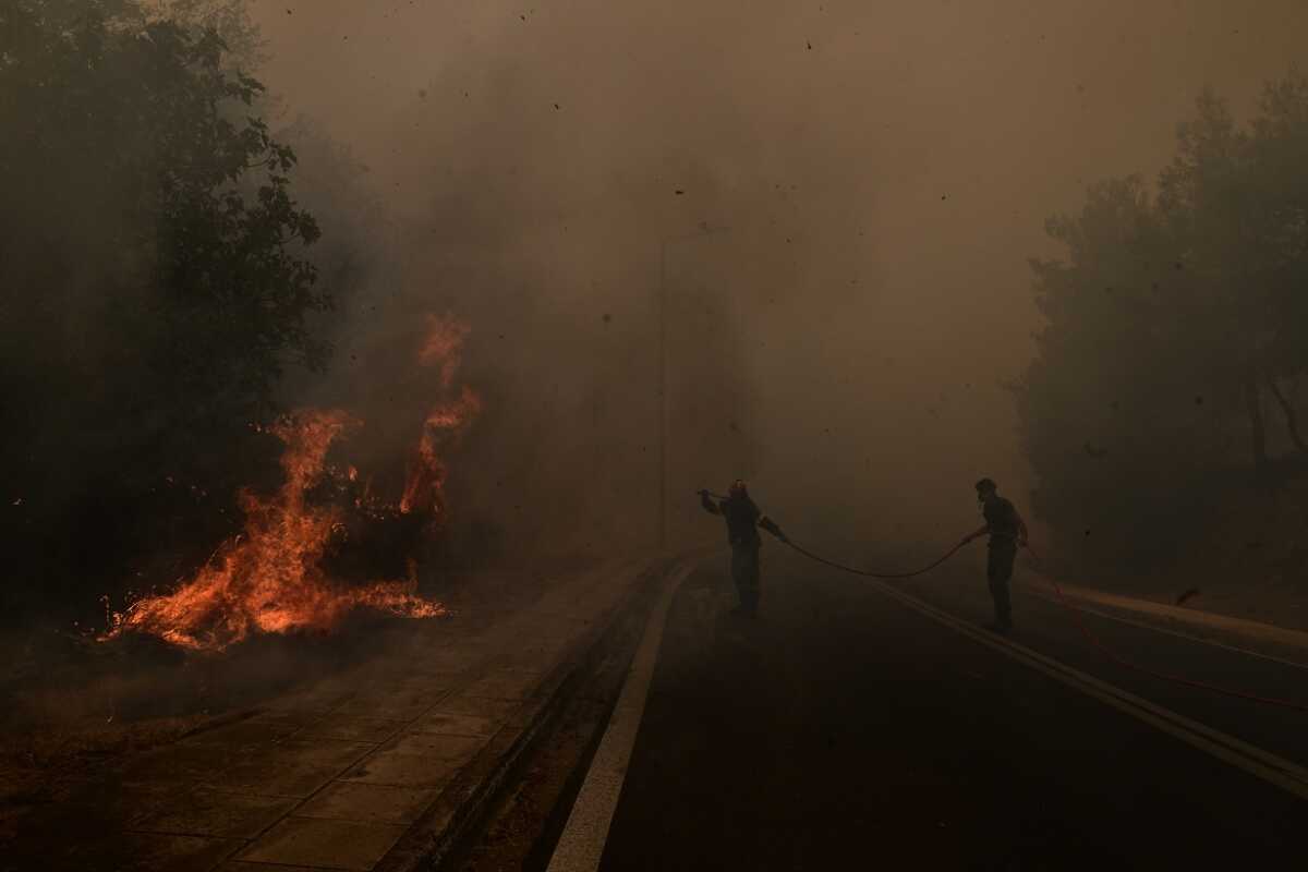 Φωτιά στην Αττική: Οι φλόγες έφτασαν στο Εθνικό Αστεροσκοπείο Αθηνών