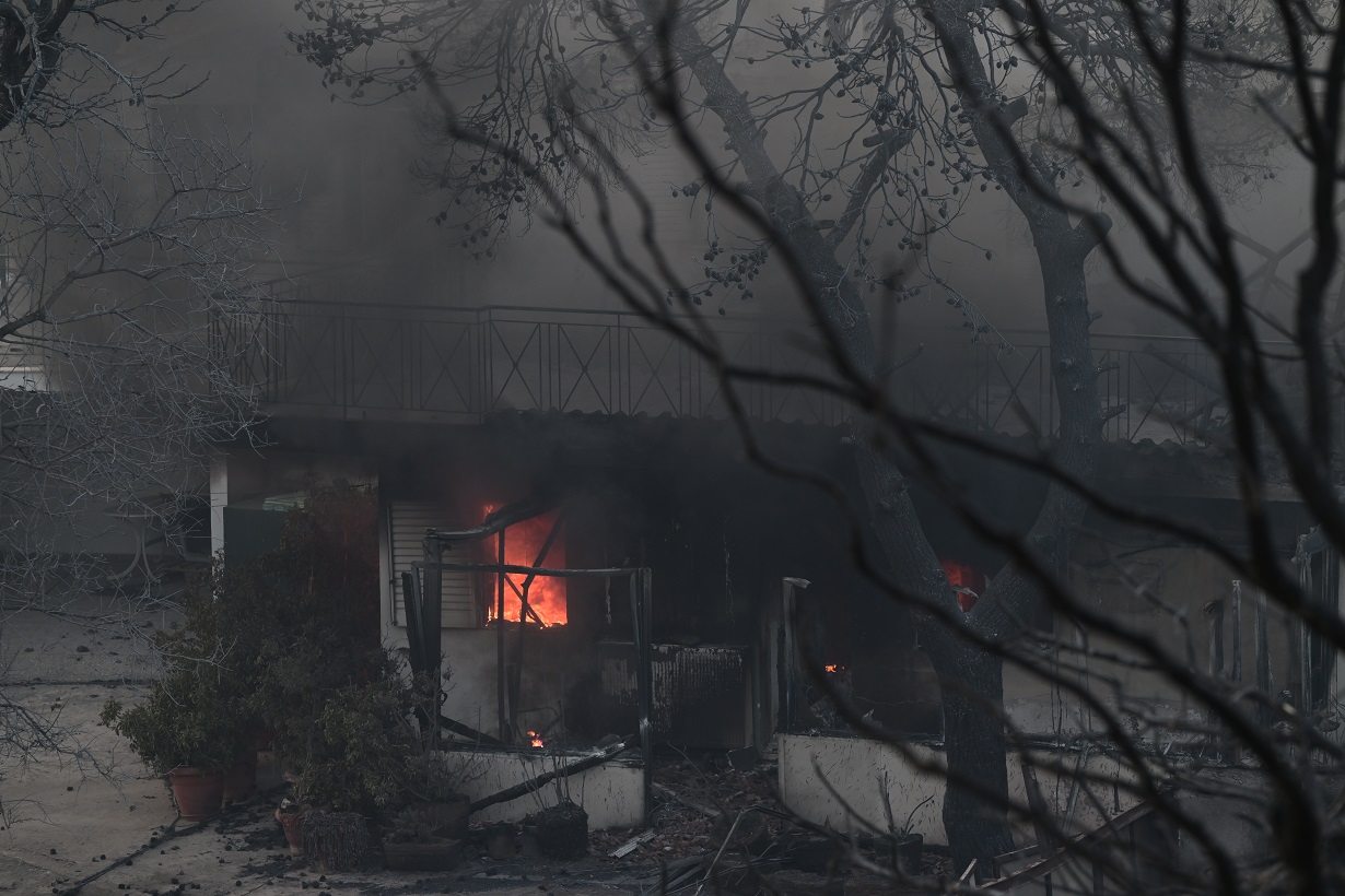 Φωτιά στον Γέρακα στην περιοχή Δέση, ήχησε το 112