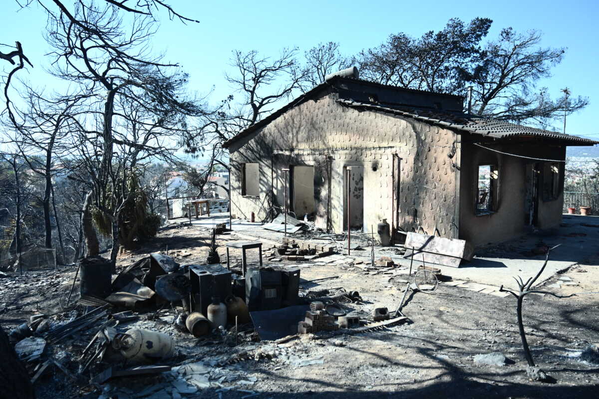 Φωτιά στην Αττική: 104 κατοικίες έχουν καεί, 40 κρίθηκαν κατεδαφιστέες