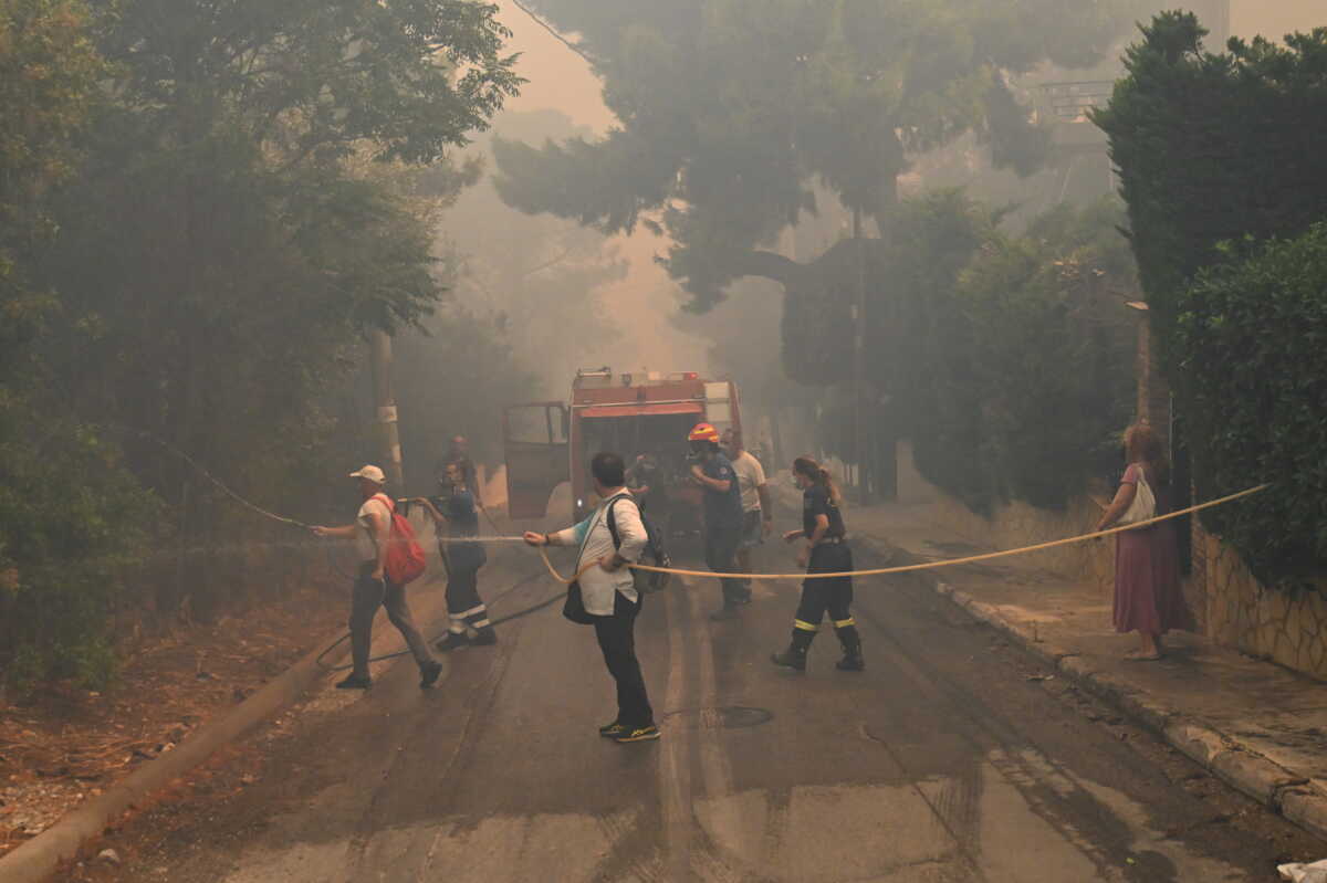 Φωτιά στην Αττική: Κραυγή αγωνίας από κάτοικο στο Πάτημα Χαλανδρίου – «Τρέξε, έχουμε πιάσει φωτιά»