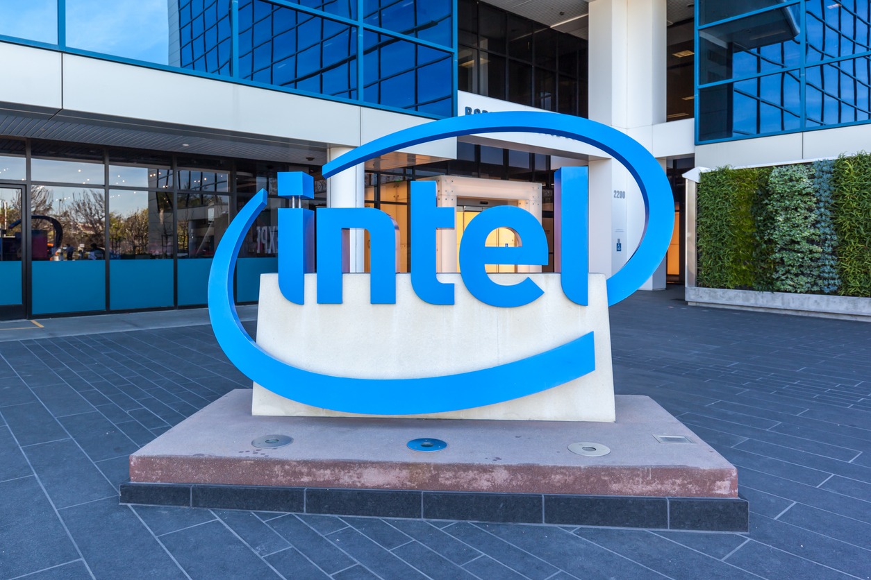 Intel: Απολύει το 15% των εργαζομένων της