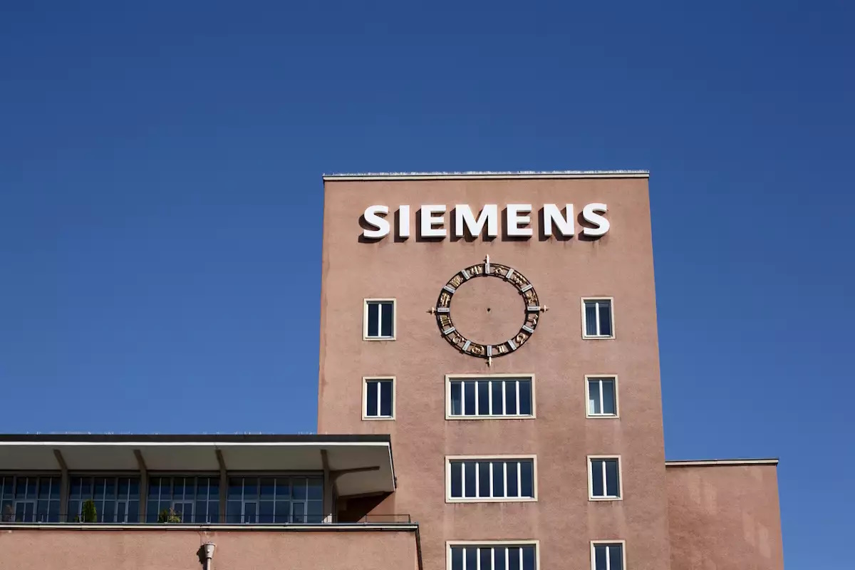 Siemens: Κατά 11% αυξήθηκαν τα λειτουργικά κέρδη το γ’ τρίμηνο 2024