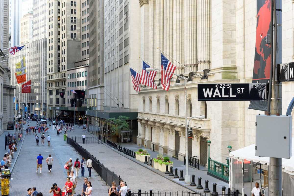 Wall Street: Βουτιά για τον Dow Jones – Απώλειες 5,1% για τον Nasdaq