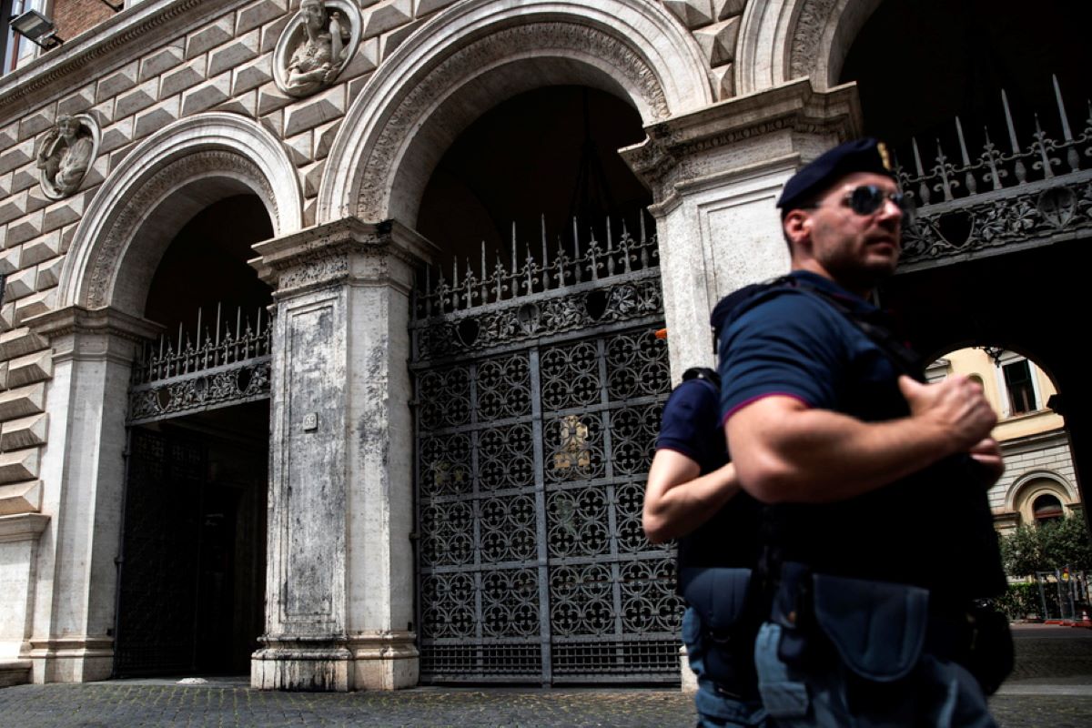 Ιταλία: Ιερείς κακοποίησαν σεξουαλικά δύο άνδρες και τους έκλεψαν τα κινητά  τηλέφωνα