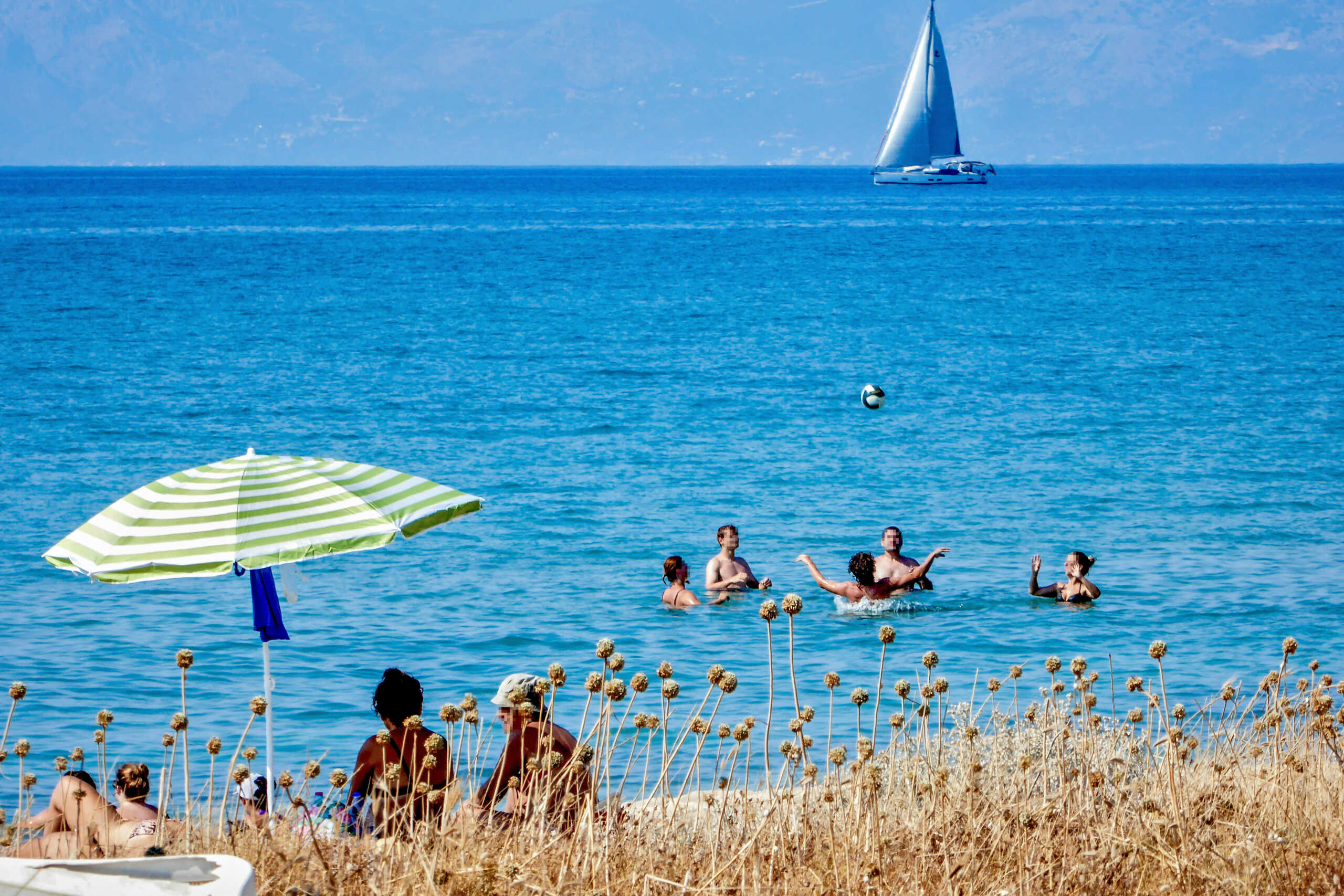 Καιρός σήμερα: Μελτέμια έως 7 μποφόρ στο Αιγαίο και θερμοκρασίες έως 38 βαθμούς