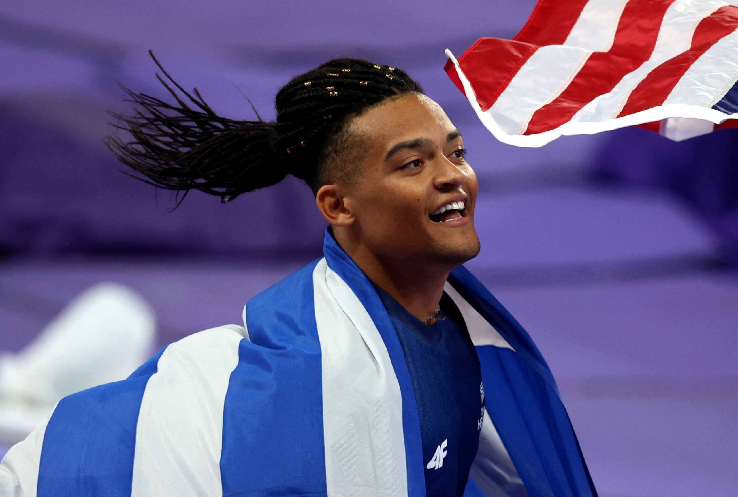 Paris 2024 Olympics - Athletics - Men's Pole Vault Final - Stade de France, Saint-Denis, France - August 05, 2024. Emmanouil Karalis of Greece celebrates after winning bronze. REUTERS