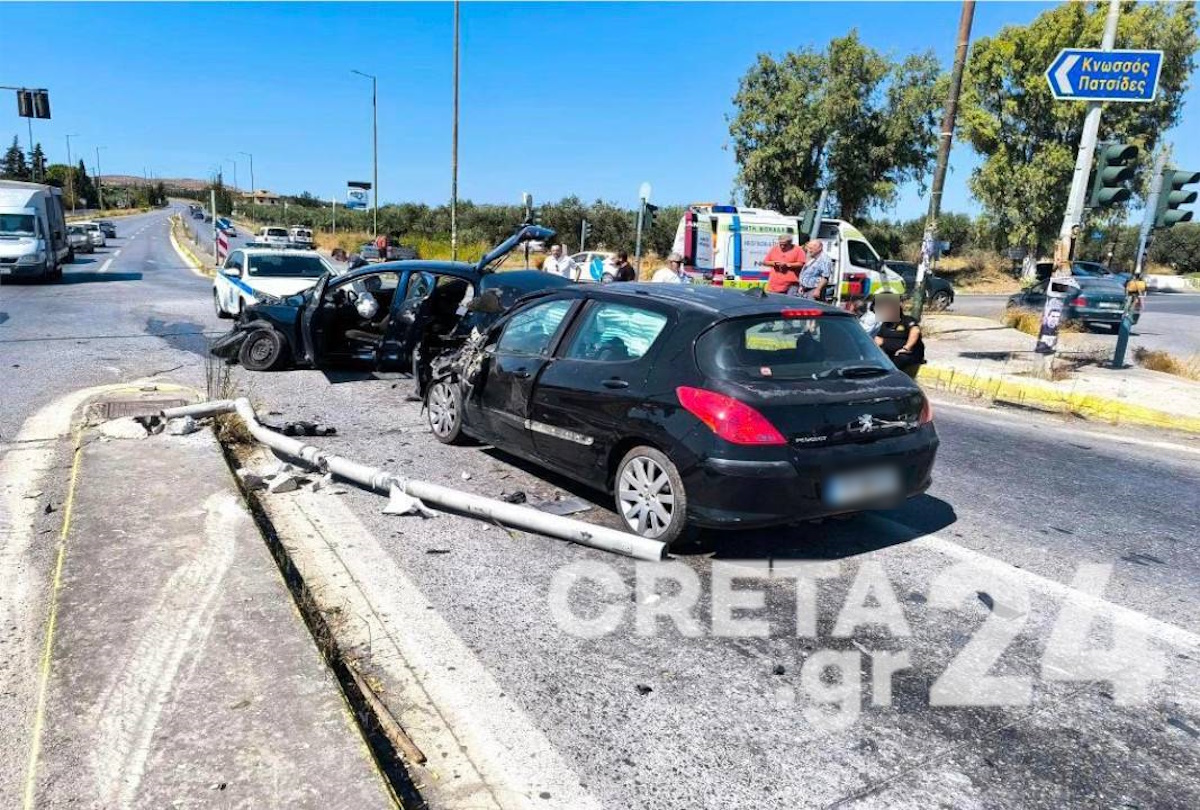 Σφοδρή σύγκρουση τριών αυτοκινήτων στο Ηράκλειο